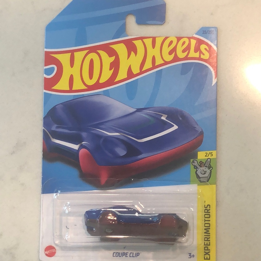 Blue Coupe Clip Key Chain Hot Wheels